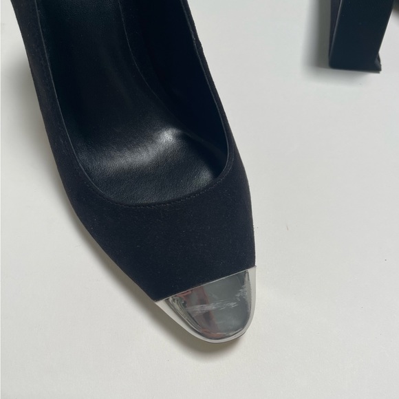 JLO black heeled shoe size 6 with silver toe cap. - Picture 7 of 7